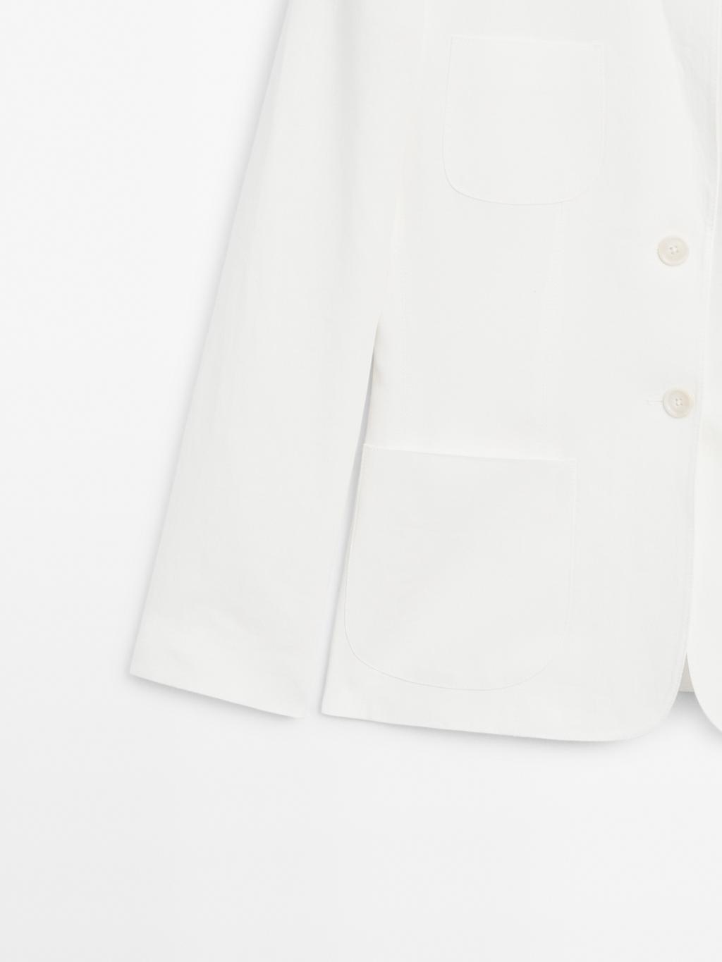 100% linen blazer with lapel detail