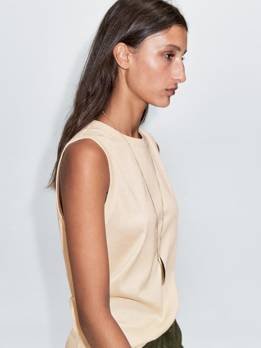 100% cotton strappy T-shirt with a round neckline