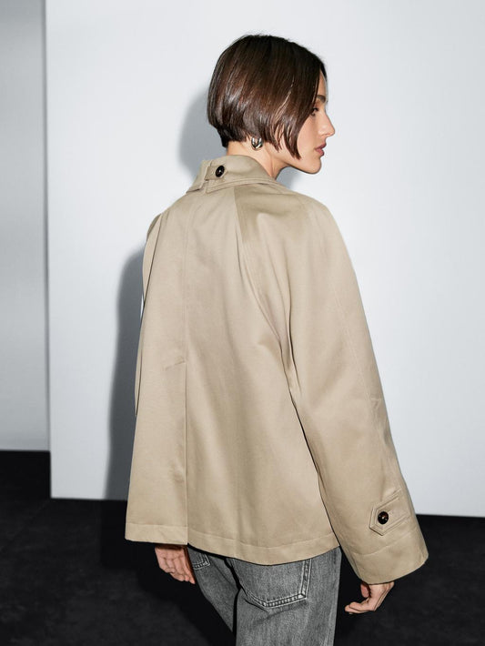 Short trench coat with button detail on the collar