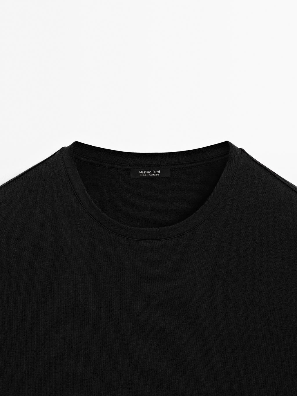 100% cotton T-shirt with ribbed trims