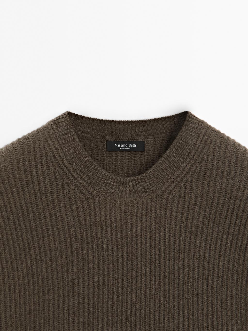 Crew neck ribbed sweater