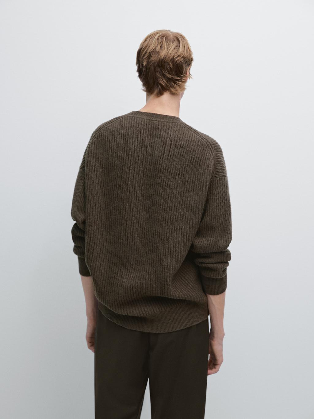 Crew neck ribbed sweater