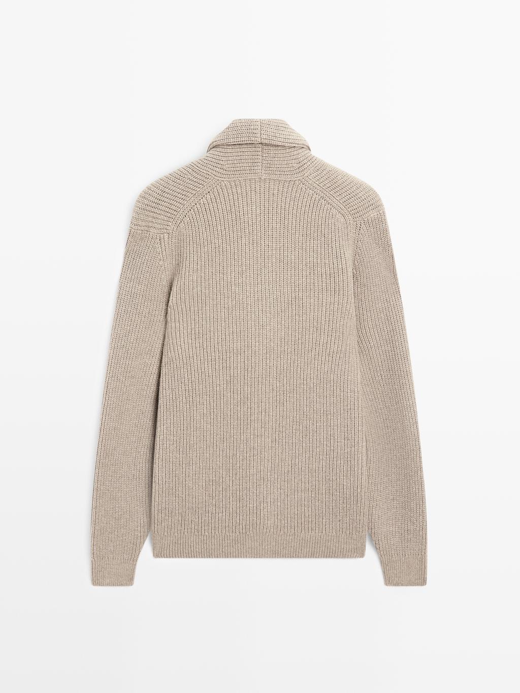 Collared knit cardigan