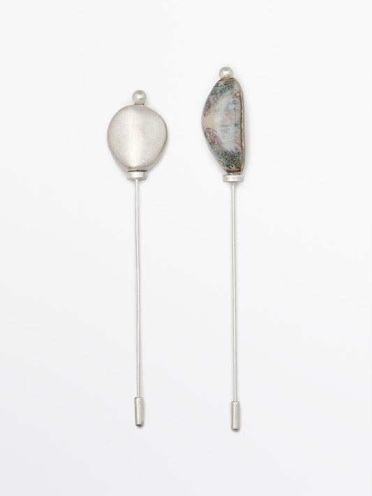 Brooch with ceramic leaf piece