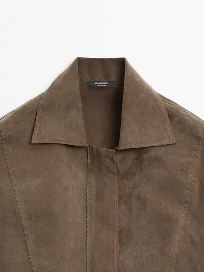 Blouse with zip on the chest