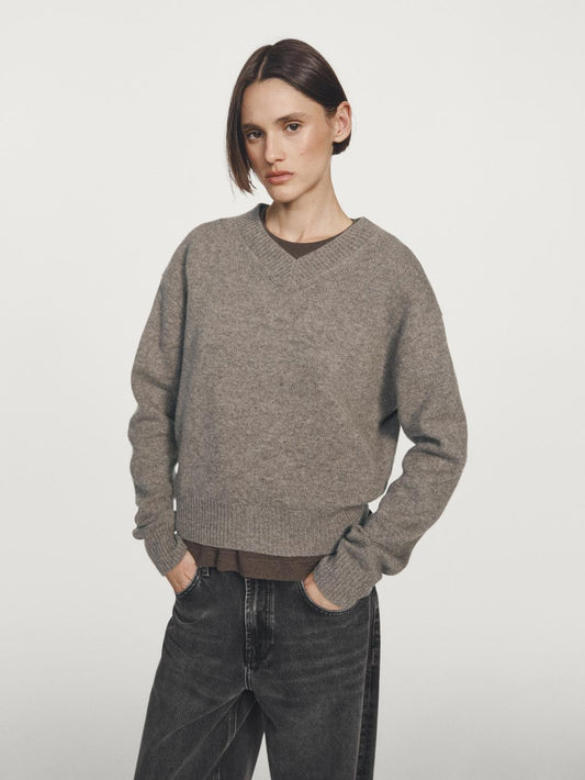 100% wool V-neck knit sweater
