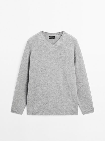 100% cashmere oversize V-neck sweater