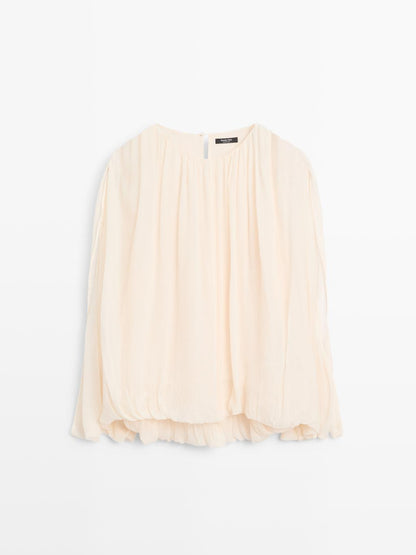 Voluminous flowing blouse