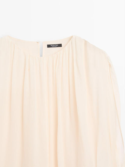 Voluminous flowing blouse