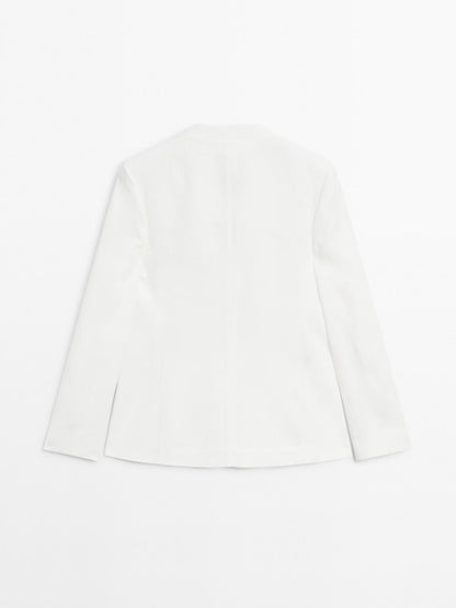 100% linen blazer with lapel detail