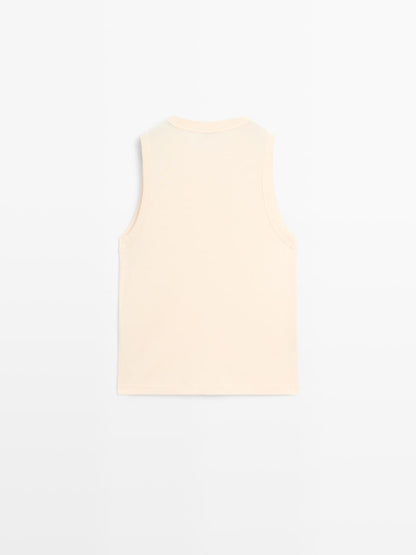 100% cotton strappy T-shirt with a round neckline