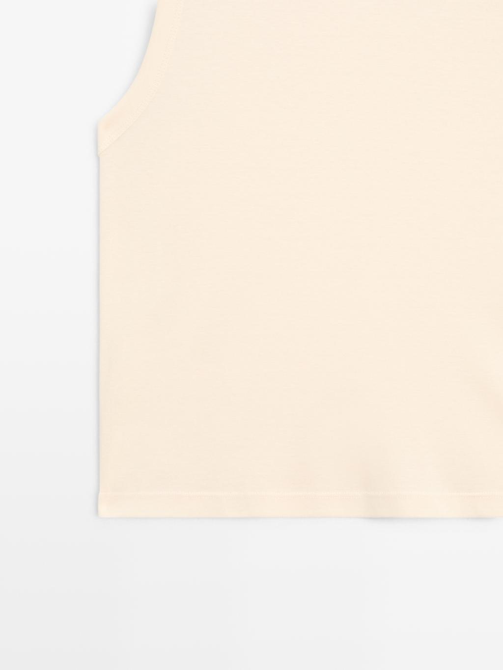 100% cotton strappy T-shirt with a round neckline