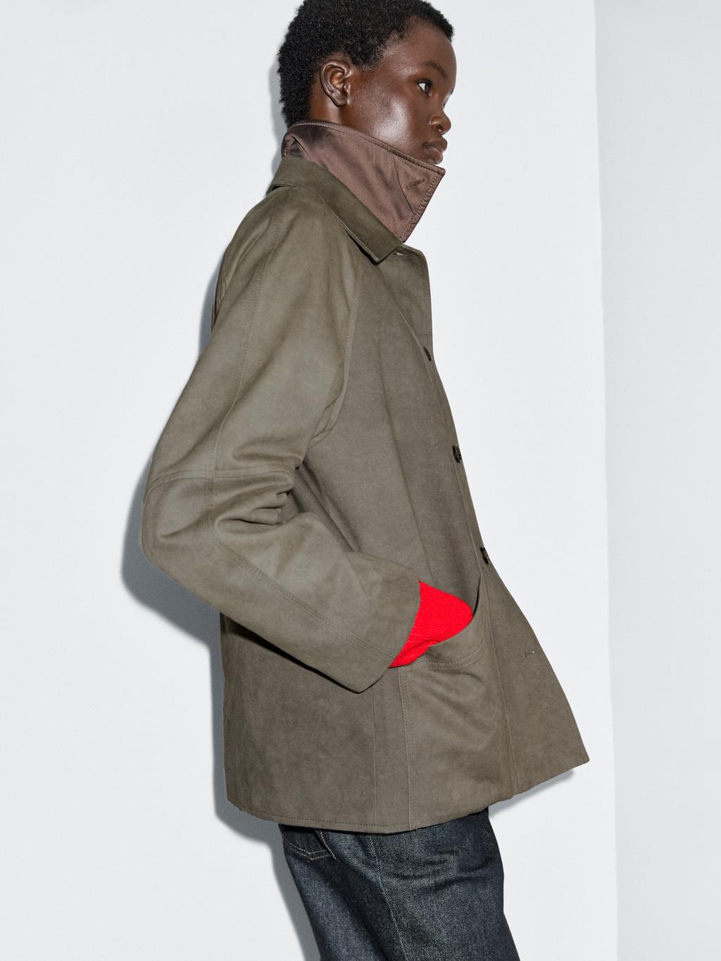 Water-repellent jacket with layered collar