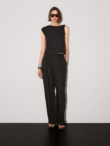 Asymmetric top with knot detail